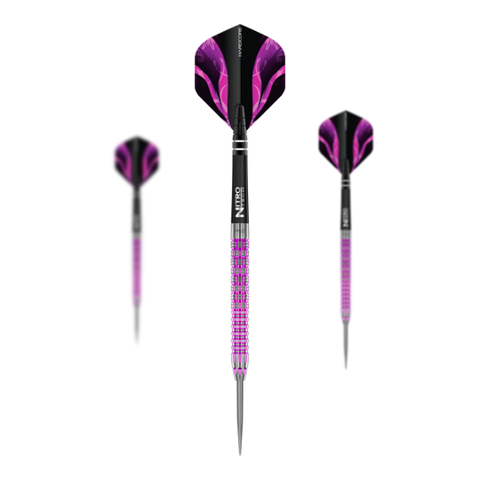 Dardi d'acciaio di Tyrian del drago rosso Das Bild zeigt drei Red Dragon Tyrian Steeldarts mit silbernen Spitzen und violetten Griffen. Die Flights sind schwarz-lila und haben ein modernes, auffälliges Design.