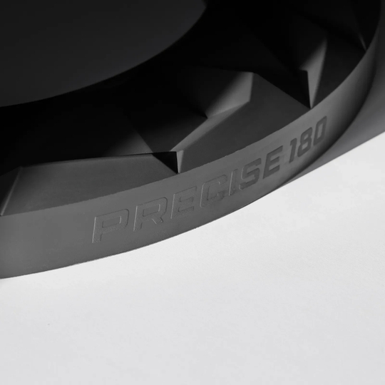 Bersaglio per freccette 3D Subterra di precisione a 180° - Grafite Das Bild zeigt das Produkt Precise 180 3D Dartboard Surround Subterra - Graphite. Es ist eine moderne Dartboard-Umrandung in der Farbe Graphit.