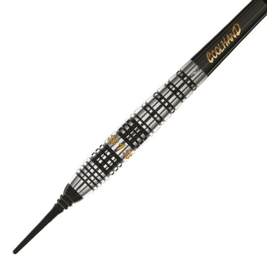 Freccette morbide Red Dragon Luke Humphries Prestige - 20 g Das Bild zeigt einen Softdart namens "Red Dragon Luke Humphries Prestige Softdarts - 20g". Der Dart hat ein silber-schwarzes, geriffeltes Design mit goldener Schrift.