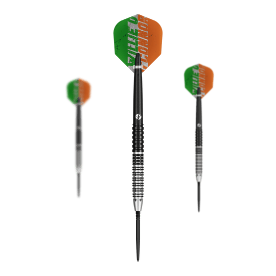 Shot Pro Series Willie O'Connor Magpie Turbo Point Steeldarts Mehrere Dartpfeile mit silbernen Spitzen sind zu sehen. Die Pfeile liegen parallel nebeneinander.