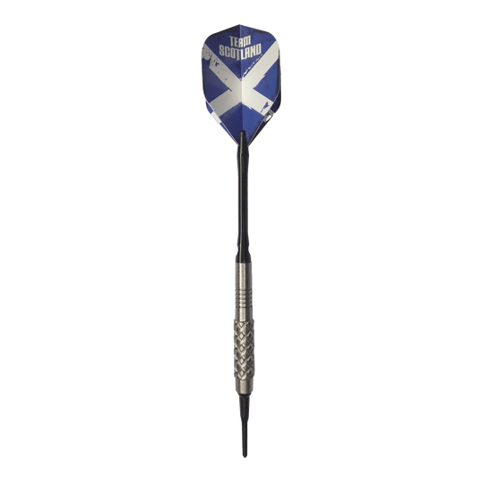 Freccette morbide McDart 85 Tungsten V4 - 16 g Der abgebildete Softdart ist der "McDart 85er Tungsten V4 Softdarts - 16g". Das Flight zeigt das Design der schottischen Flagge mit der Aufschrift "Team Scotland".