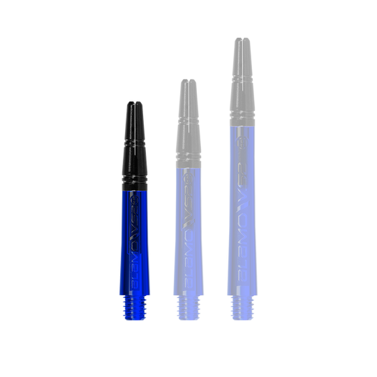 Auf dem Bild sind drei blaue Dartschäfte in unterschiedlichen Längen zu sehen. Die Schäfte haben jeweils ein schwarzes Oberteil und einen Schraubgewinde am unteren Ende.