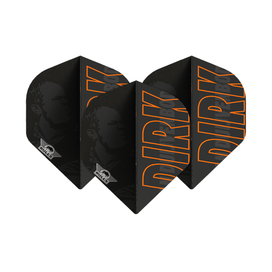 Bulls NL Player 100 Dirk Van Duijvenbode No2 Voli standard Das Bild zeigt schwarze Dartflights mit dem Namen "DIRK" in großen orangefarbenen Buchstaben. Auf den Flights ist außerdem das Logo von Bulls und ein Porträt im Hintergrund zu sehen.
