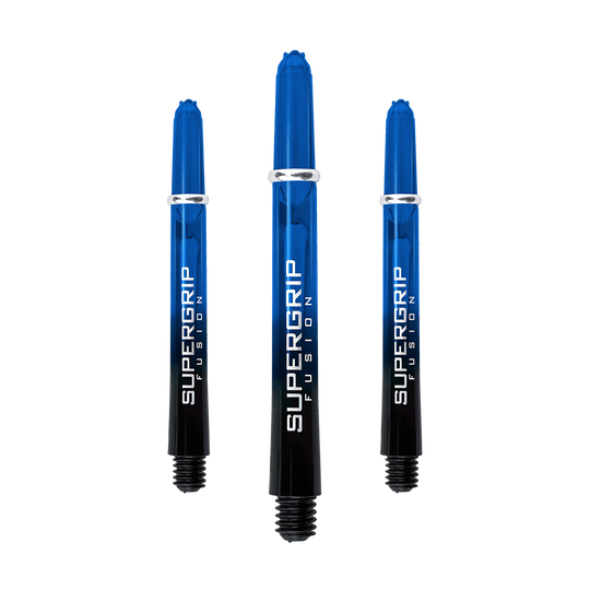 HR338_Harrows_Supergrip_Fusion_Shafts_Blau_47mm_1qnnXNiW6XdEqY Das Bild zeigt drei blaue Harrows Supergrip Fusion Shafts. Sie sind Dartschäfte mit dem Aufdruck "SUPERGRIP FUSION" in weißer Schrift.