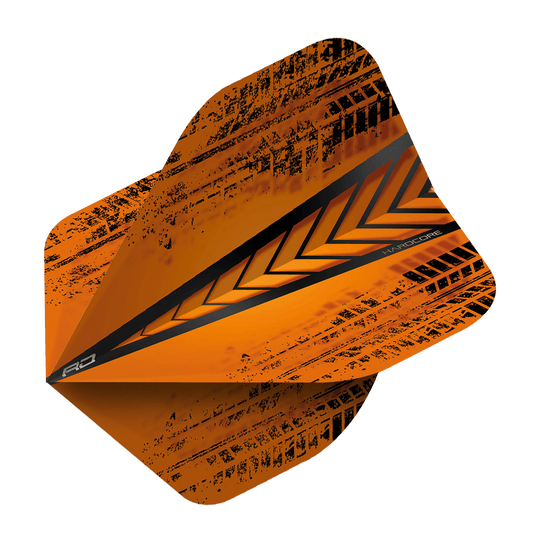 TF6333_Red_Dragon_Hardcore_Radical_Orange_Standard_Flights_2 Dieses Bild zeigt einen orangenen Dart-Flügel mit schwarzen, diagonalen Mustern und einem Pfeil-Design in der Mitte. Das Produkt heißt "Red Dragon Hardcore Radical Orange Standard Flights".