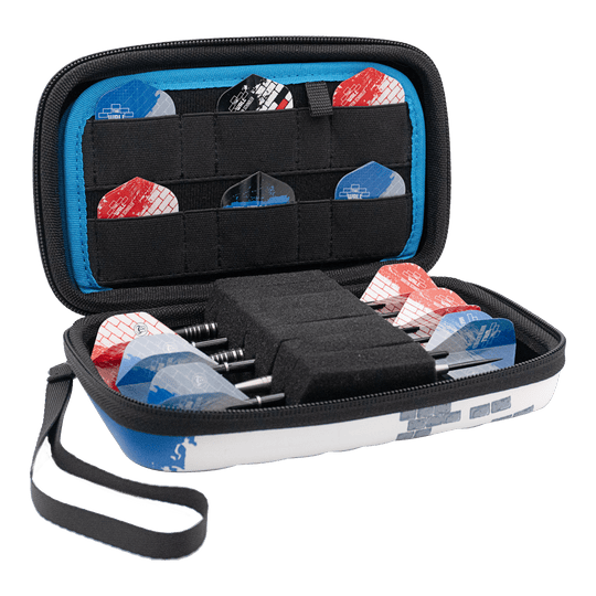 Custodia per freccette Bulls Orbis XL Martin Schindler Das Bild zeigt das Bulls Orbis XL Martin Schindler Dartcase, das geöffnet ist. Im Inneren sind mehrere Darts und Ersatz-Flights ordentlich verstaut.