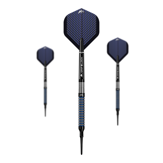 Freccette morbide Mission Nightfall Model 1 Das Bild zeigt drei Softdarts des Modells "Mission Nightfall Model 1". Die Darts haben schwarze Spitzen, blaue Flügel und einen silber-blau gestreiften Griff.