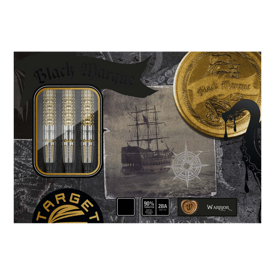 Freccette morbide Target Japan Black Marque Warrior - 18,5 g Das Bild zeigt die Verpackung der "Target Japan Black Marque Warrior Softdarts - 18,5g". Auf der Schachtel sind die Darts, ein Segelschiff und eine goldene Münze abgebildet.
