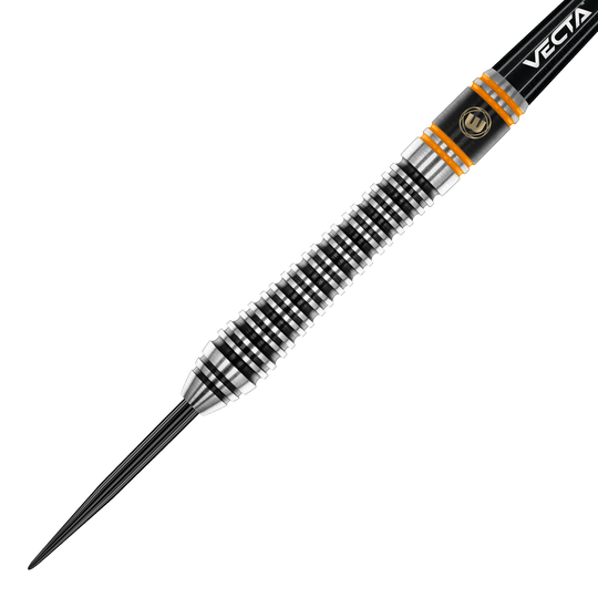 Winmau Danny Noppert Signature Edition 2 freccette in acciaio Das Bild zeigt einen Winmau Danny Noppert Signature Edition 2 Steeldart. Der Dart hat ein silbernes und schwarzes Rillendesign mit orangenen Akzenten.