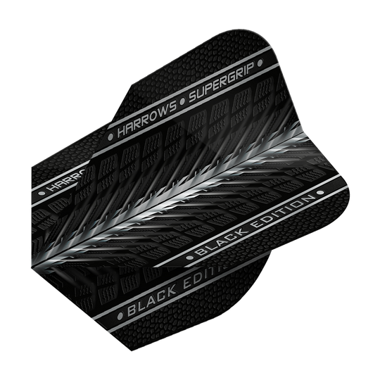 Alette Harrows Supergrip Black Edition n. 6 Das Bild zeigt das Produkt "Harrows Supergrip Black-Edition No6 Flights" in schwarzem Design. Auf dem Flight sind die Schriftzüge "HARROWS • SUPERGRIP" und "BLACK EDITION" zu sehen.