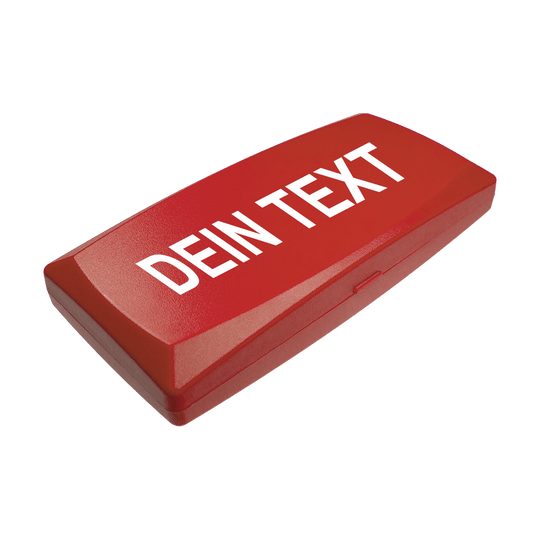 MD-ABS-Rot_W_Bedruckte_ABS_Box_Wunschtext_Rot_1cUmXkp4UJtvNn Auf dem Bild ist eine rote Kunststoffbox zu sehen. Auf der Box steht in weißen Buchstaben "DEIN TEXT".