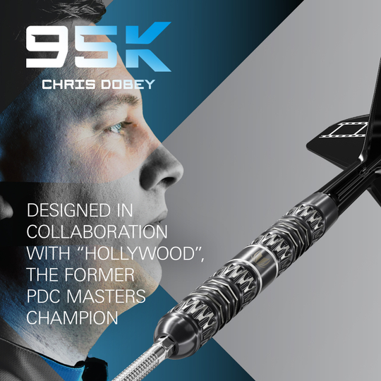 Freccette in acciaio Target Chris Dobey 95K Swiss Point Das Bild zeigt die Target Chris Dobey 95K Swiss Point Steeldarts. Die Darts sind hochwertig verarbeitet und für Präzision entwickelt.
