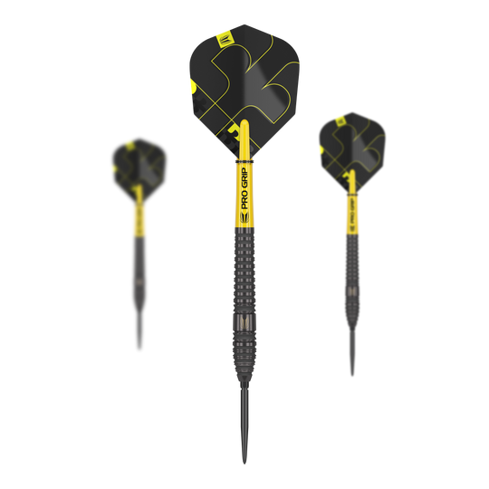 Freccette in acciaio Target Bolide Void 03 Swiss Point Das Bild zeigt drei Steeldarts des Produkts "Target Bolide Void 03 Swiss Point". Die Darts sind schwarz-gelb und haben den Schriftzug "Pro Grip" auf dem Schaft.