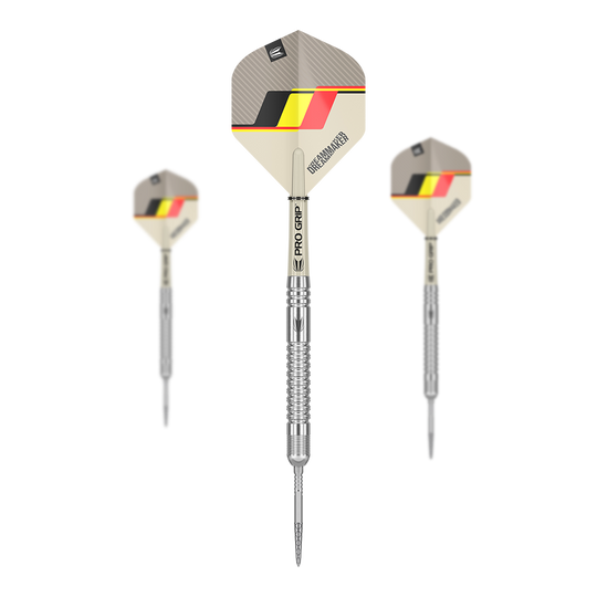 Freccette in acciaio Target Dimitri Van Den Bergh GEN2 Swiss Point Das Bild zeigt drei Steeldarts des Modells "Target Dimitri Van Den Bergh GEN2 Swiss Point". Die Darts haben silberne Spitzen und Schäfte sowie Flights mit einem schwarz-gelb-roten Design.