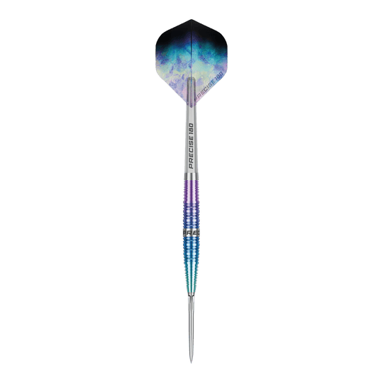 Freccette in acciaio Precise 180 Northern Lights Abgebildet ist ein einzelner Precise 180 Northern Lights Steeldart. Der Dartpfeil hebt sich klar vom Hintergrund ab.