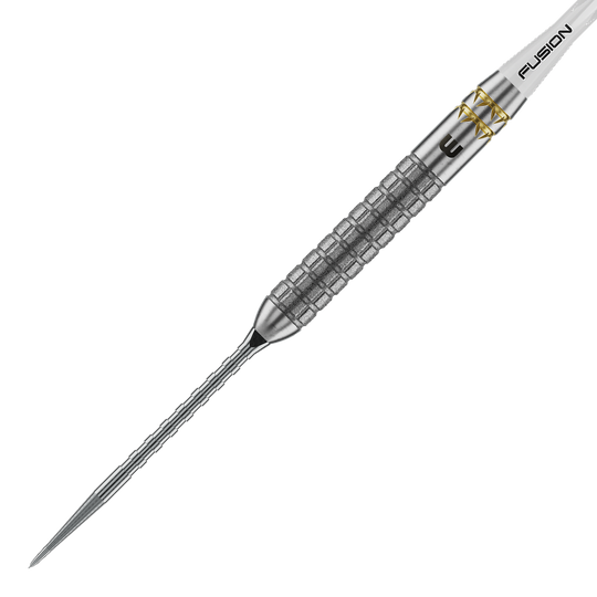 Freccette in acciaio Winmau Gian Van Veen W-MAX Switch Point Winmau Gian Van Veen W-MAX Switch Point Steeldarts werden aus einer anderen Perspektive gezeigt. Die Darts liegen auf einer weißen Fläche.