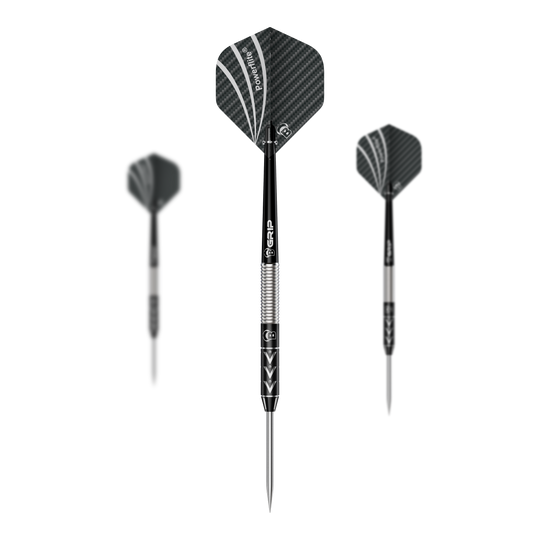 Freccette in acciaio Bulls Challenger Arno Merk - 22g Das Bild zeigt drei Steeldarts des Modells "Bulls Challenger Arno Merk" mit einem Gewicht von 22g. Die Pfeile haben schwarze Flights mit silbernen Akzenten und einen silber-schwarzen Schaft.