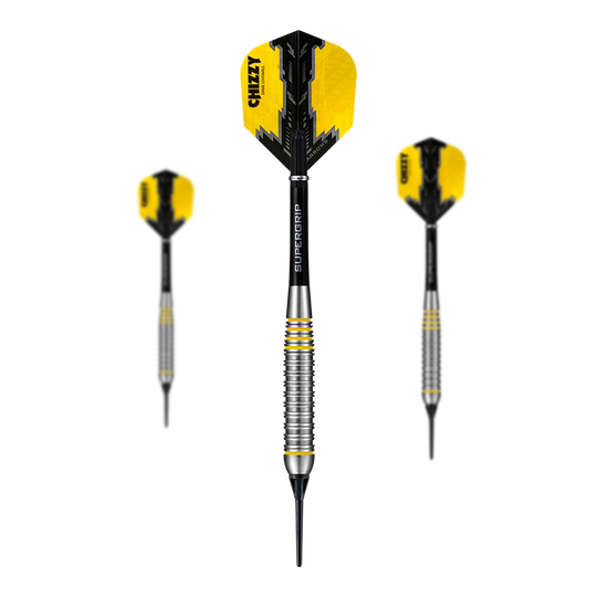 Freccette morbide in ottone Chizzy di Dave Chisnall di Harrow Das Bild zeigt drei Harrows Dave Chisnall Chizzy Brass Softdarts. Die Pfeile haben gelb-schwarze Flights und einen geriffelten silbernen Barrel.