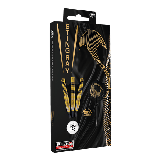 Freccette in acciaio Bulls Stingray ST3 Die Verpackung zeigt die Bulls Stingray ST3 Steeldarts mit einem stilvollen schwarzen und goldenen Design. Auf der Packung ist auch ein goldener Stachelrochen sowie der Hinweis "90% Tungsten" abgebildet.