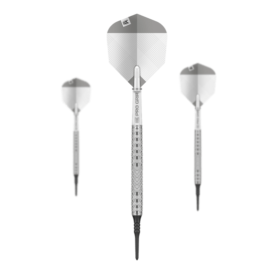 Target Nastri 11 freccette morbide Das Bild zeigt drei silberne Softdarts des Modells "Target Nastri 11". In der Mitte ist ein Dartpfeil von vorne zu sehen, während links und rechts je einer seitlich dargestellt ist.