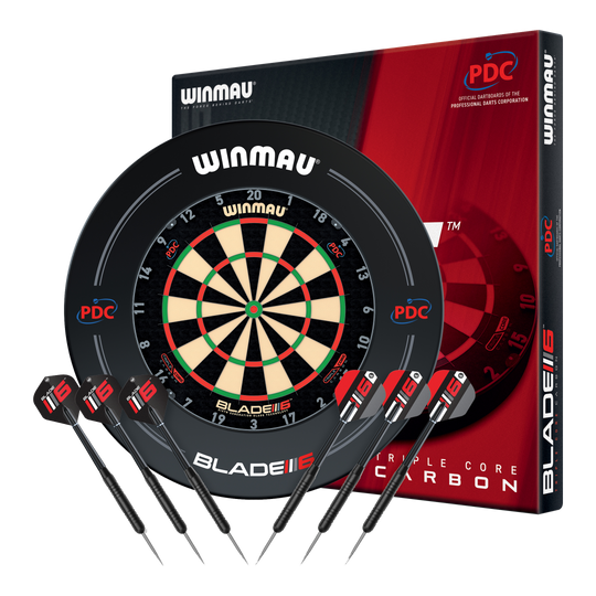 Winmau Blade 6 Triple Core Set con PDC Surround e 2 set di freccette Das Bild zeigt das Winmau Blade 6 Triple Core Set mit PDC Surround und zwei Sets Darts. Dieses Dart-Set eignet sich ideal für Einsteiger und Fortgeschrittene.