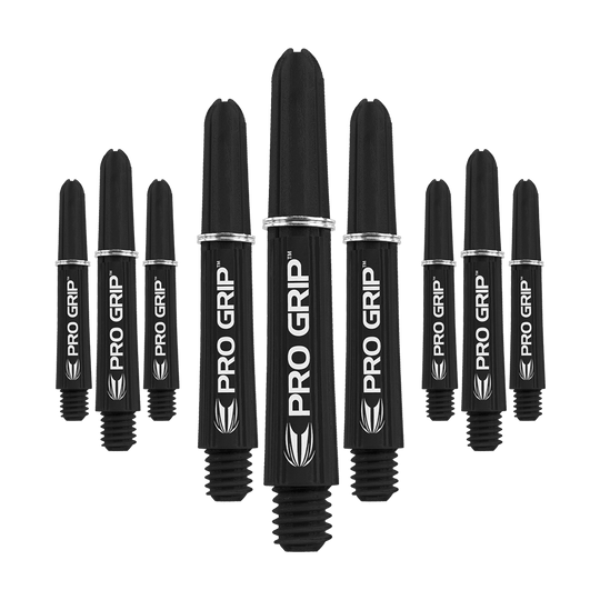 Target Pro Grip Shafts - 3 set - Nero Das Bild zeigt neun schwarze Dartschäfte mit der Aufschrift "PRO GRIP". Die Schäfte sind in drei 3er-Sets nebeneinander angeordnet.