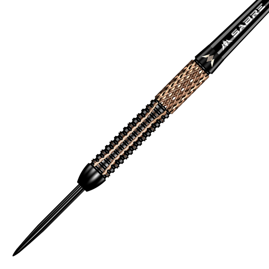 Missione Horus Steeldarts Das Bild zeigt den Mission Horus Steeldart mit einer detailreichen und strukturierten Oberfläche. Der Dart ist in Schwarz und Gold gehalten und wirkt besonders hochwertig.