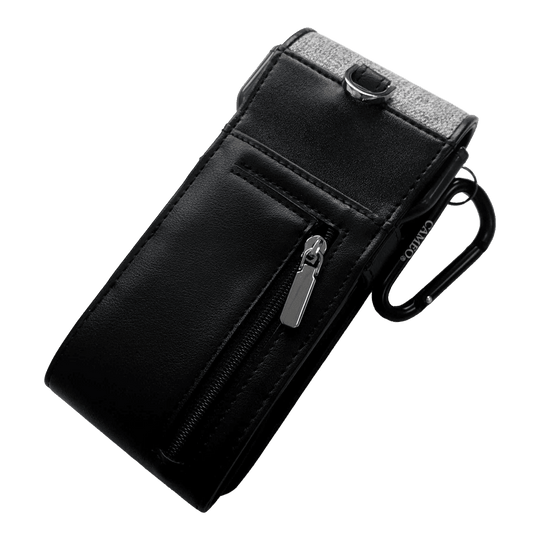 Custodia per freccette Cameo Thread Das Bild zeigt ein elegantes schwarzes Etui mit einem Reißverschlussfach. Es hat einen silbernen Clip und eignet sich ideal zum Aufbewahren von Dartzubehör.