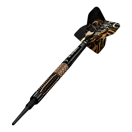 Freccette morbide Mission Horus - 19 g Das Bild zeigt einen Mission Horus Softdart mit einem Gewicht von 19 Gramm. Der Dart hat ein auffälliges schwarzes und goldenes Design.