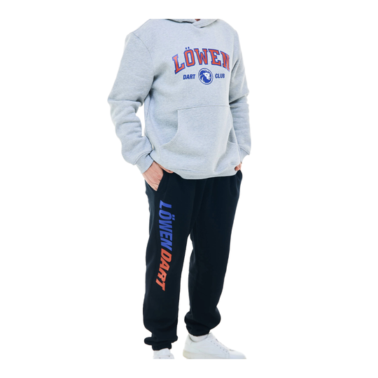 Pantaloni da jogging della collezione Lion Hier ist die Löwen Kollektion Jogger zu sehen. Die Hose eignet sich ideal zum Entspannen und für sportliche Aktivitäten.