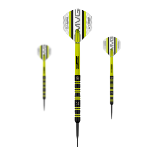 Freccette in acciaio Winmau Michael Van Gerwen 85 Pro-Series Das Bild zeigt drei Winmau Michael Van Gerwen 85 Pro-Series Steeldarts. Die Darts sind schwarz-gelb gestaltet und haben Flights mit dem Schriftzug "MVG" und "Winmau".