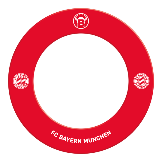 Bordo per freccette Premium Bulls FC Bayern Monaco Auf dem Bild ist das Bulls FC Bayern München Premium Dartboard Surround zu sehen. Das Surround schützt die Wand und trägt das Logo des FC Bayern München.