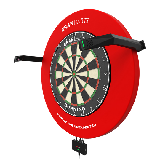Sistema di punteggio automatico GranDarts Gran Eye GEN2 Steeldart Das Bild zeigt das GranDarts GranEye Steeldart Auto-Scoring-System mit einer roten Umrandung um die Dartscheibe. Zwei schwarze Arme mit Sensoren ragen seitlich heraus, um die automatische Punktezählung zu ermöglichen.