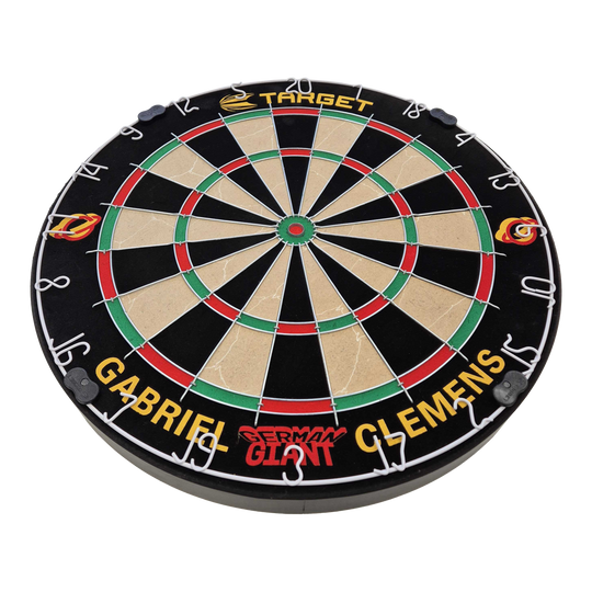 Set di bersagli per freccette in acciaio Target Gabriel Clemens Dies ist eine Steeldartboard-Set mit der Aufschrift „Gabriel Clemens“ und „German Giant“. Das Board ist von der Marke Target und hat die klassischen Farben und Markierungen eines Dartboards.