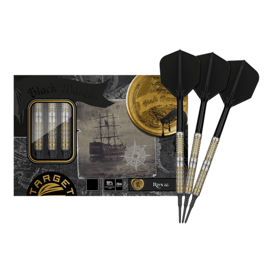 Target Japan Black Marque Reyn GEN2 Freccette morbide - 17,5 g Das Bild zeigt das Produkt "Target Japan Black Marque Reyn GEN2 Softdarts - 17,5g" mit drei eleganten, schwarz-goldenen Softdarts vor der Verpackung. Auf der Verpackung ist zudem ein Schiff sowie eine goldene Münze abgebildet.