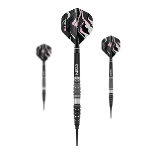 Freccette morbide Red Dragon Paradym Torpedo - 20 g Das Bild zeigt drei Softdarts des Modells "Red Dragon Paradym Torpedo - 20g". Die Darts haben schwarze, silberne und gemusterte Flights mit einem modernen Design.