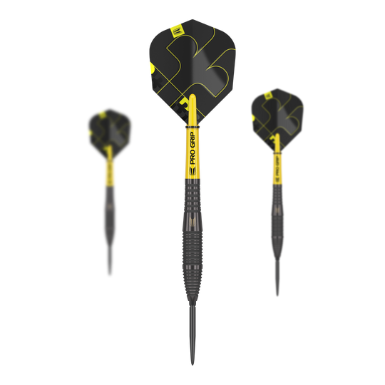Freccette in acciaio Target Bolide Void 05 Swiss Point Das Bild zeigt drei Target Bolide Void 05 Swiss Point Steeldarts. Die Darts haben ein schwarzes Design mit gelben Akzenten und der Aufschrift "Pro Grip" auf dem Schaft.