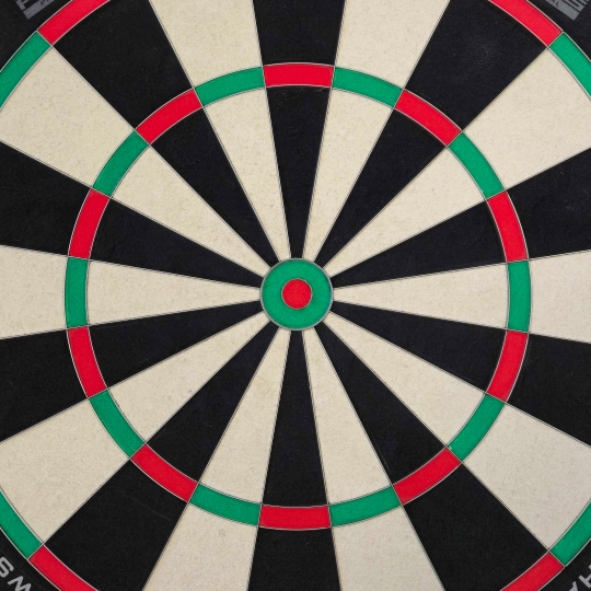 Bersaglio per freccette in acciaio Harrows Fortis Das Harrows Fortis Steeldartboard wird hier von vorne gezeigt. Es eignet sich hervorragend für professionelle und Freizeitspieler.