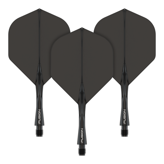 Sistema di alberi di volo Winmau Fusion standard nero Das Bild zeigt drei schwarze Dartflights mit integrierten Schäften. Auf den Schäften steht das Wort "FUSION" in weißer Schrift.
