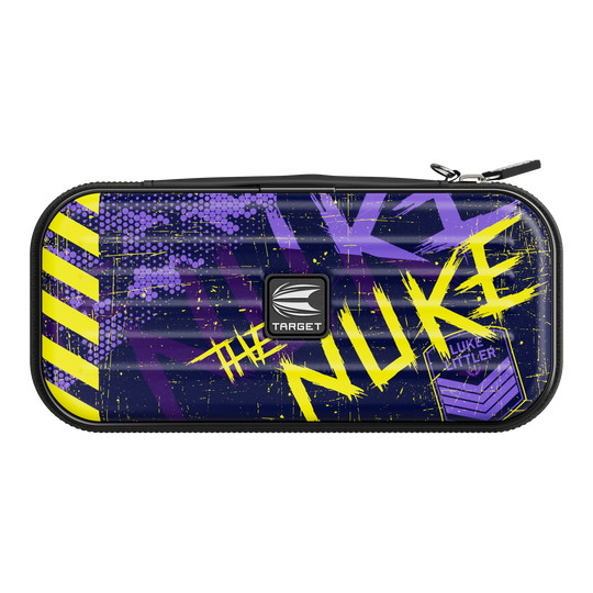 Custodia per freccette Target Takoma Luke Littler Das Bild zeigt das Produkt "Target Takoma Luke Littler Dartcase" mit einem auffälligen Design in Lila und Gelb. Auf dem Etui steht in gelber Schrift "THE NUKE" sowie der Name "Luke Littler".